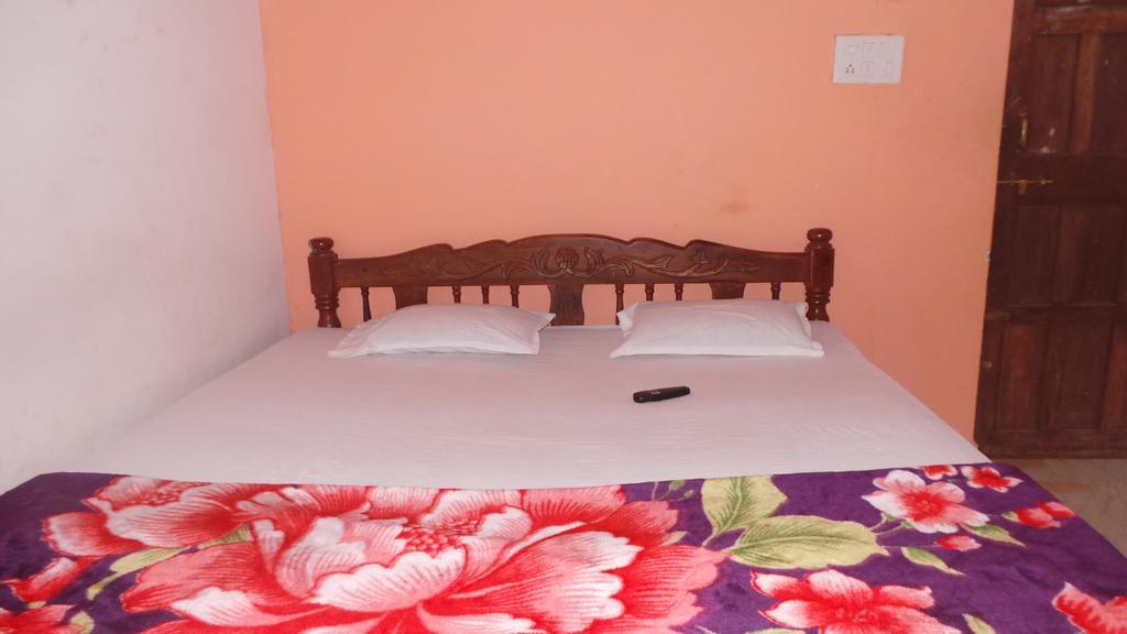 J.S Holiday Guest House Calangute Ngoại thất bức ảnh