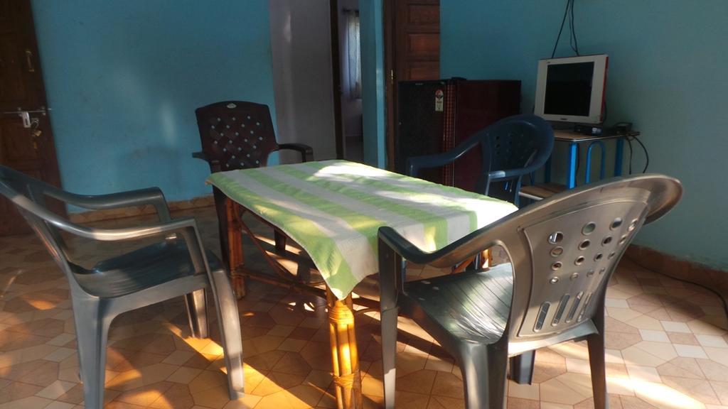 J.S Holiday Guest House Calangute Ngoại thất bức ảnh